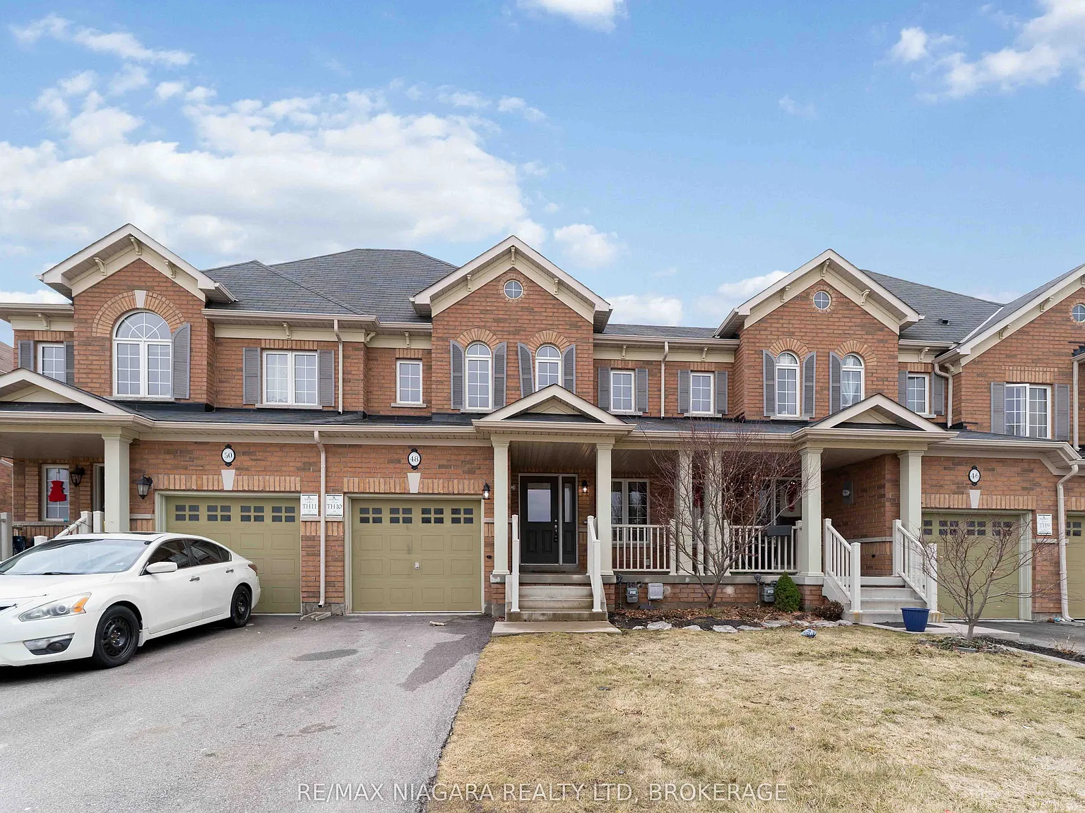 3 bed, $2,300 — Photo 1