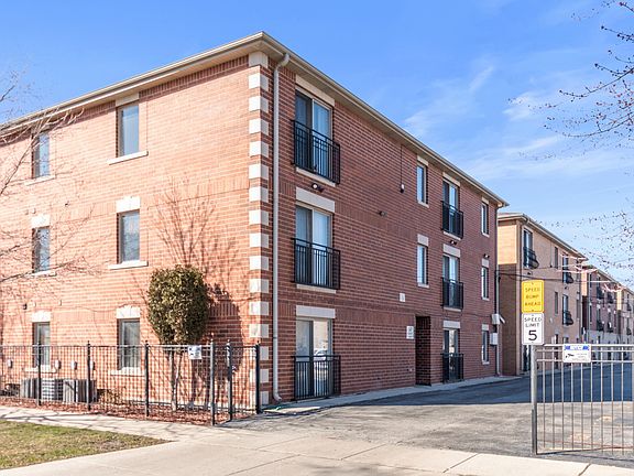 2nd image of 3447 Ridgeland Ave Unit 203