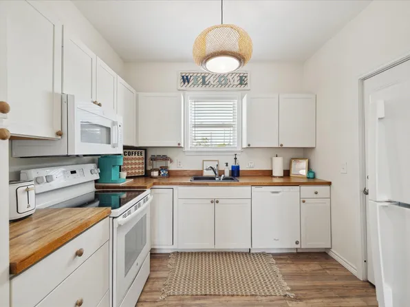 1213 55th St, Galveston, TX 77551