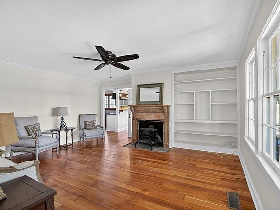 4th image of 1060 Birmingham Rd