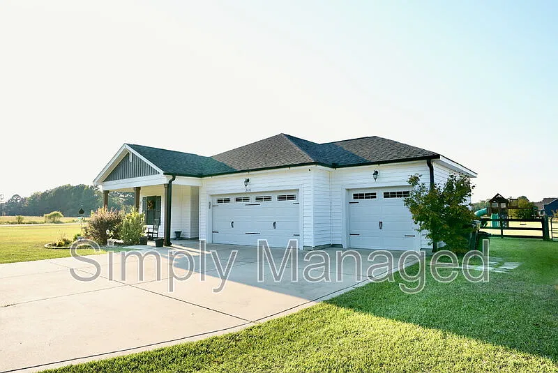 3 bed, 2.0 bath, 1863 sqft, $2,100 — Photo 4