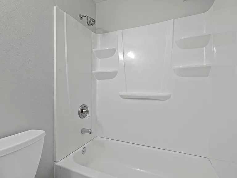 Oak Street Flats: Ranch Style Fully Remodeled Come Check Us Out — Photo 54