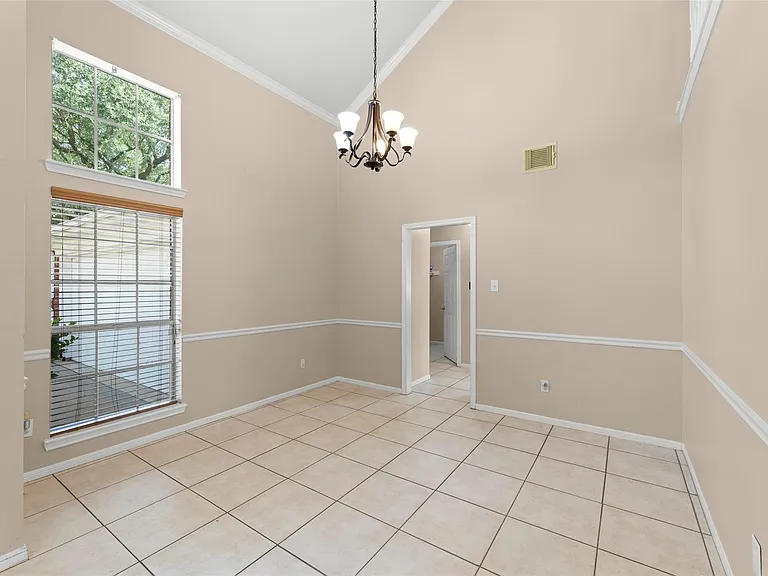 1723 Monvale Ln — Photo 5