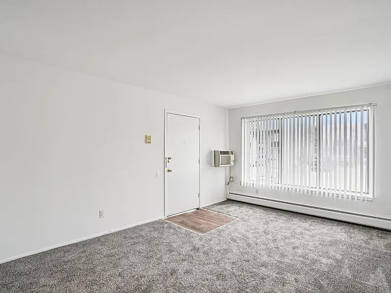 Outer Drive Manor Apartments — Photo 28