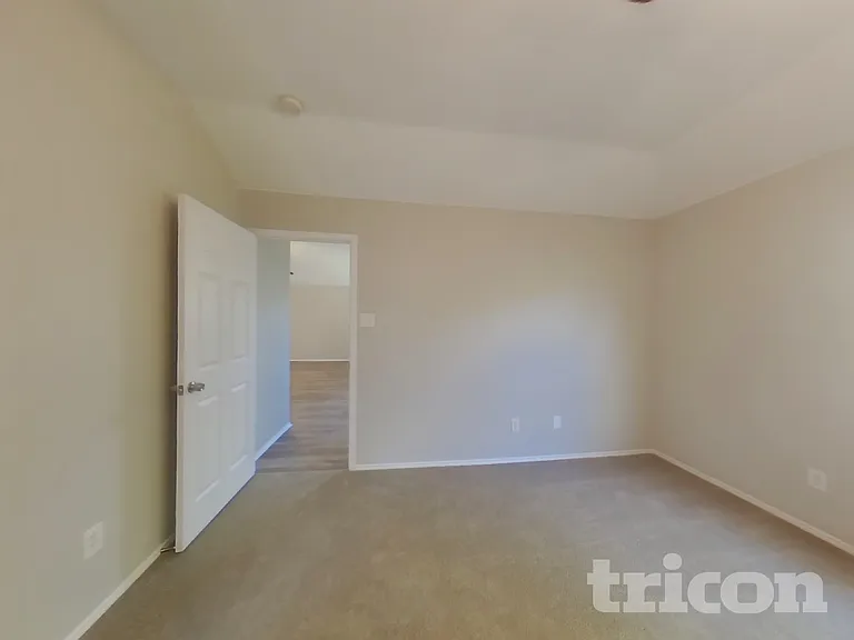 1409 Mallard Dr — Photo 8
