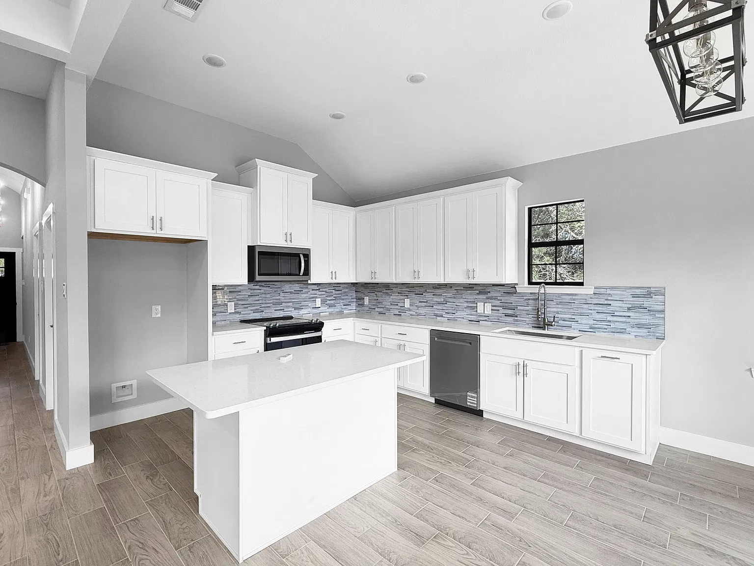 3 bed, 2.0 bath, 1546 sqft, $2,500 — Photo 3