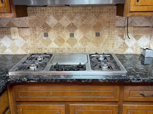 1709 Oak Ridge Cir, Stone Mountain, GA 30087