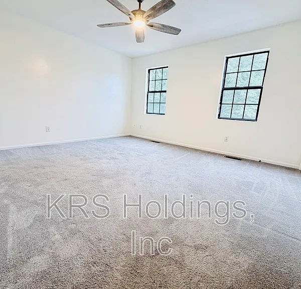 16 Nags Head Ct — Photo 4
