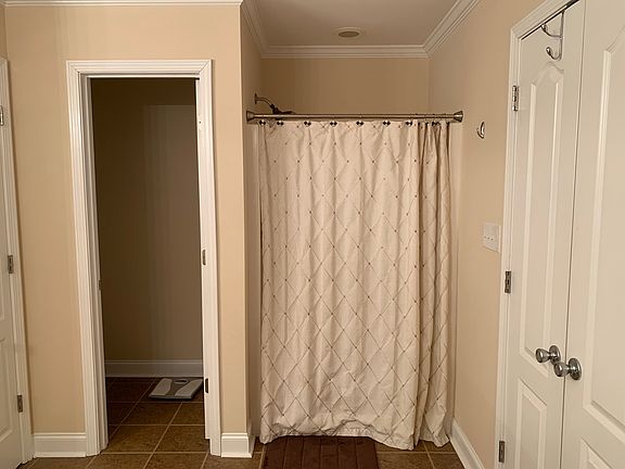 4th image of 250 Autumn Gate Dr