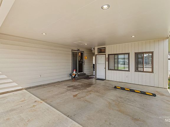4th image of 1231 Airway Ave