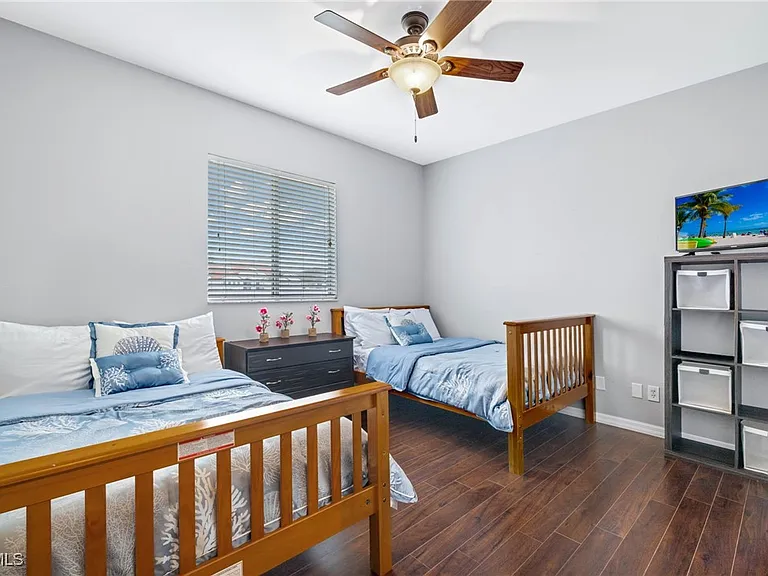 1049 NW 38th Pl — Photo 13