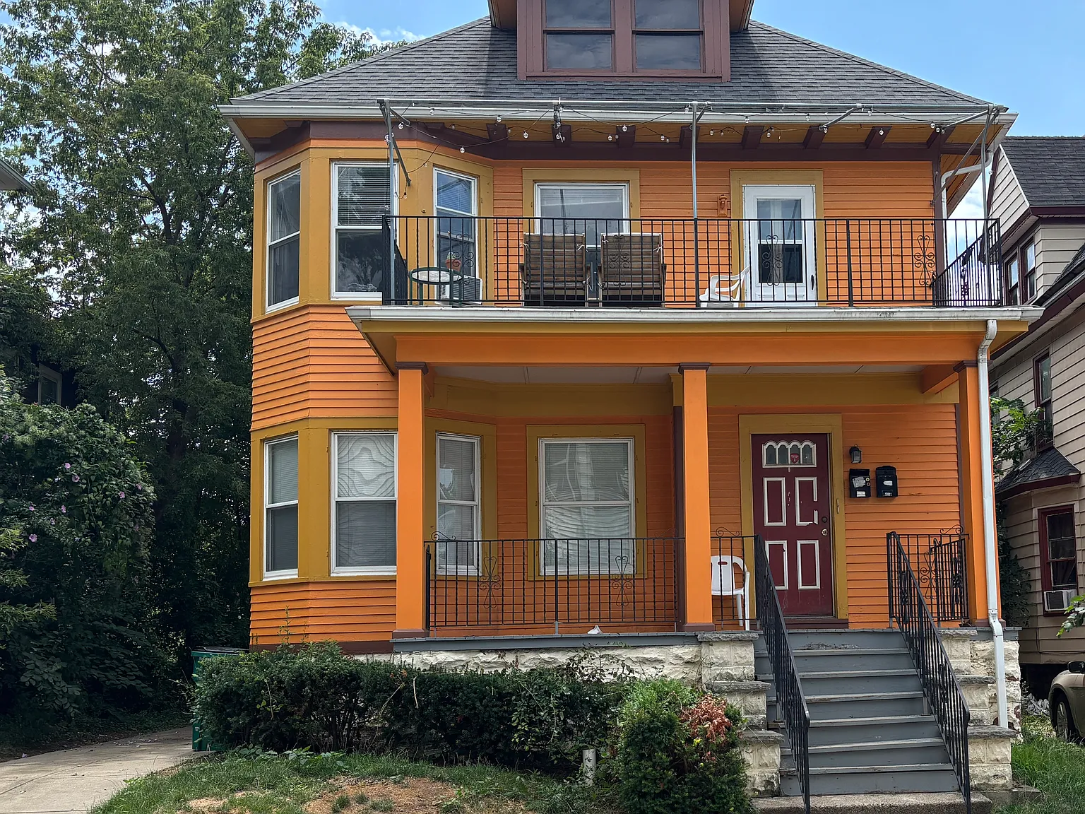 4 bed, 1000 sqft, $1,500 — Photo 1