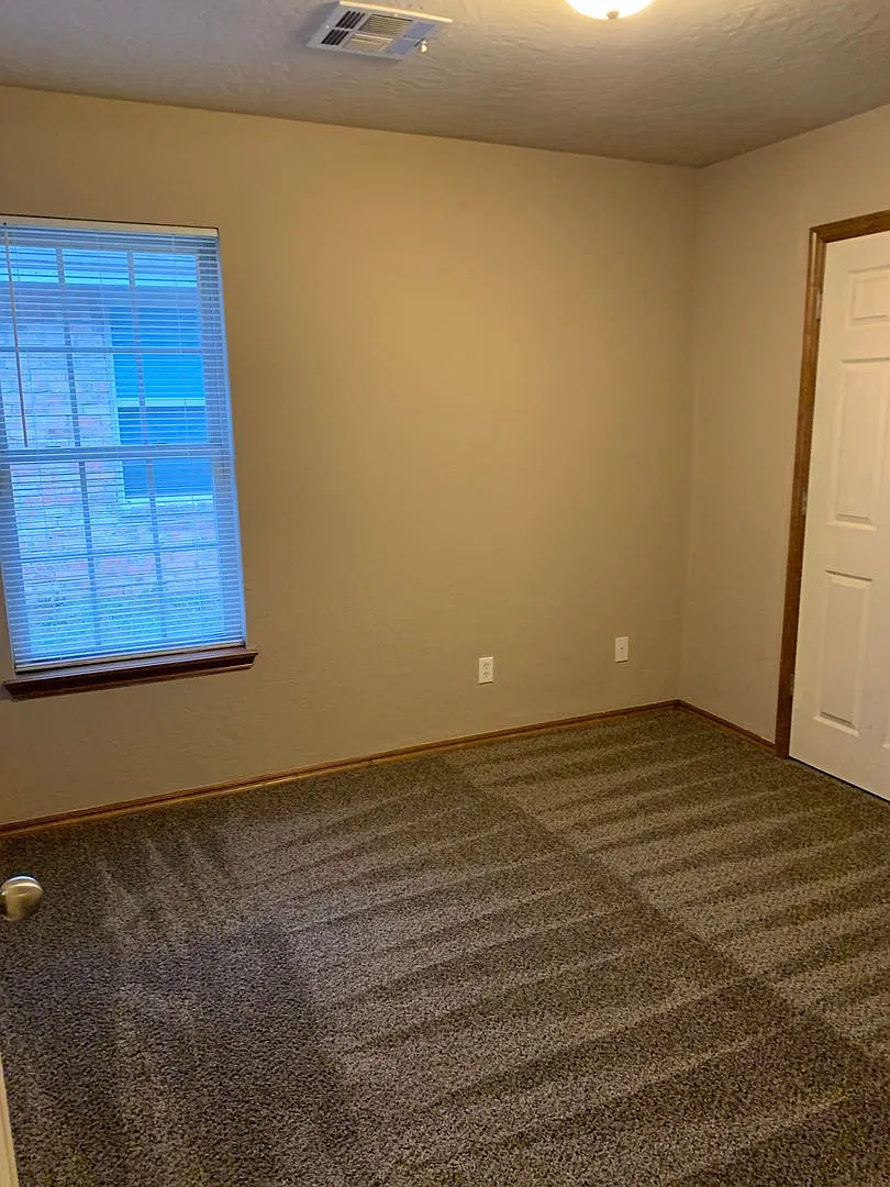 3 bedroom, 2 bathroom, 2 car garage — Photo 2