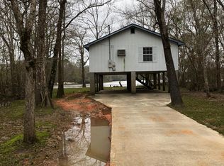 2517 Pascagoula River Rd, Moss Point, MS 39562