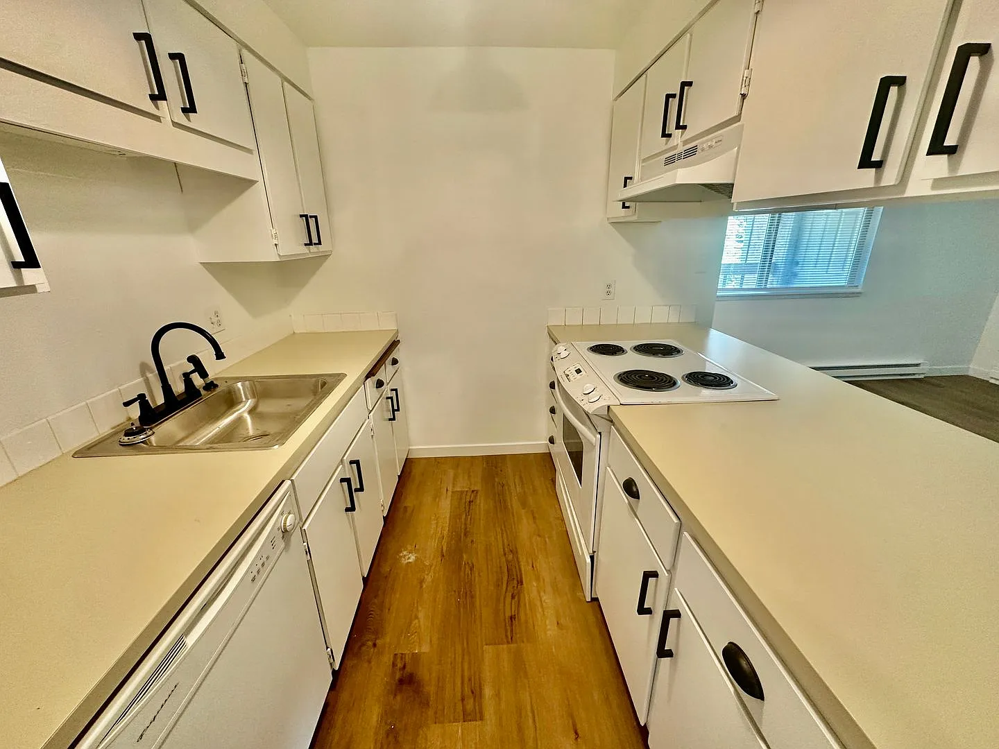 1036 E Desmet Ave — Photo 4