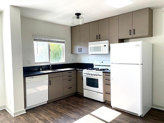 4th image of 4644 Mississippi St APT 7