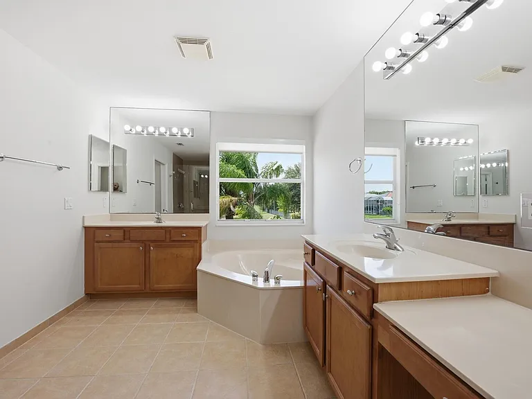 8895 Chestnut Ridge Way — Photo 23