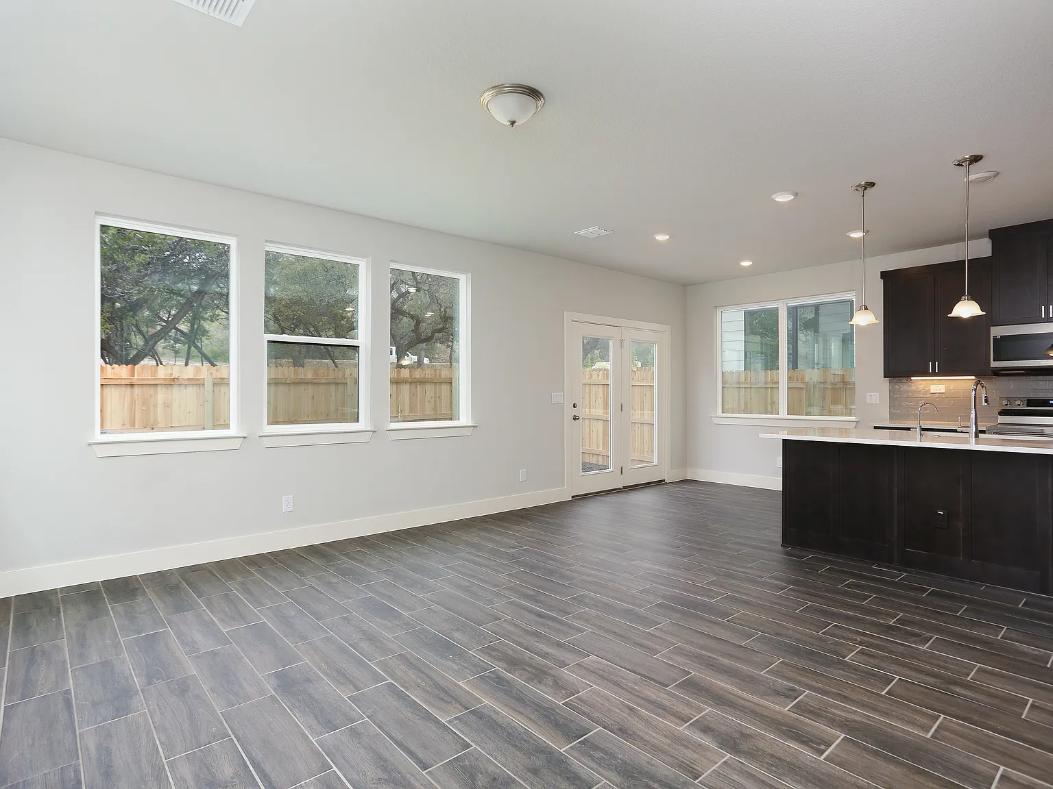 3 bed, 2.5 bath, 1712 sqft, $2,300 — Photo 2