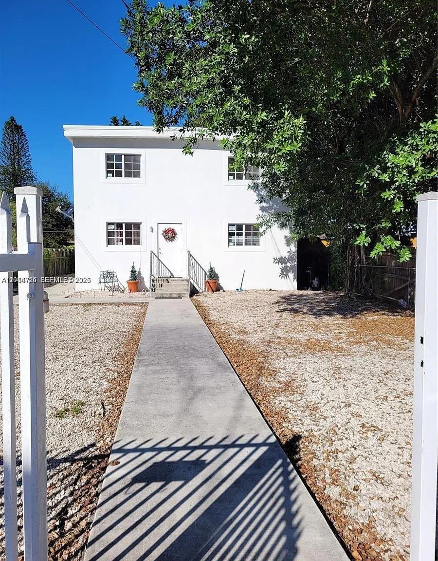 Ridgeway — Photo 1