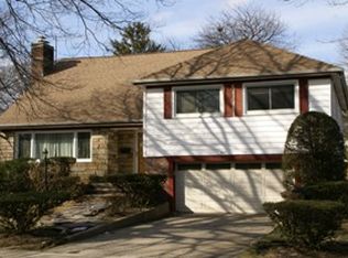 807 Baldwin Dr, Westbury, NY 11590