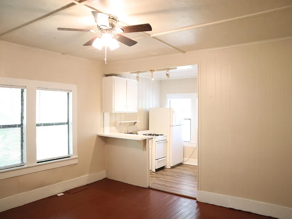 1116 N Bell Ave #2
