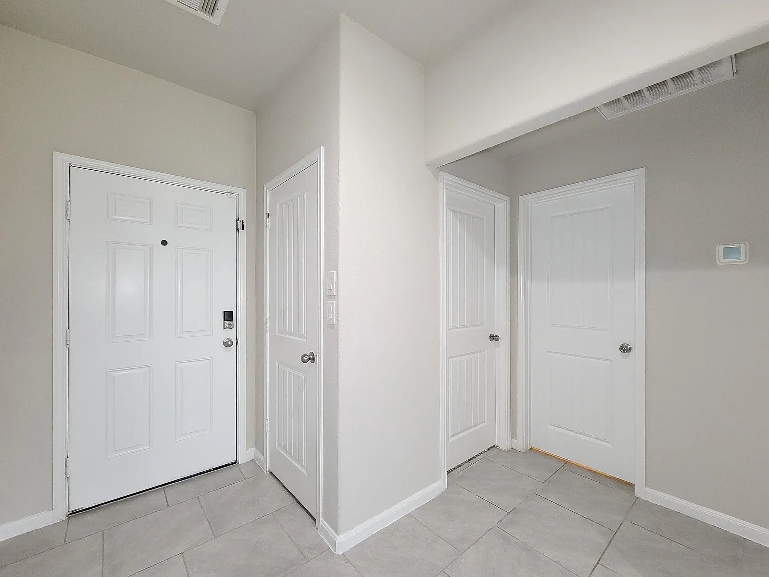 3 bed, 1709 sqft, $2,000 — Photo 2