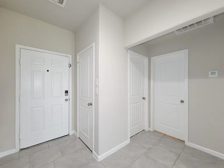 29614 Breakwater Dr — Photo 2