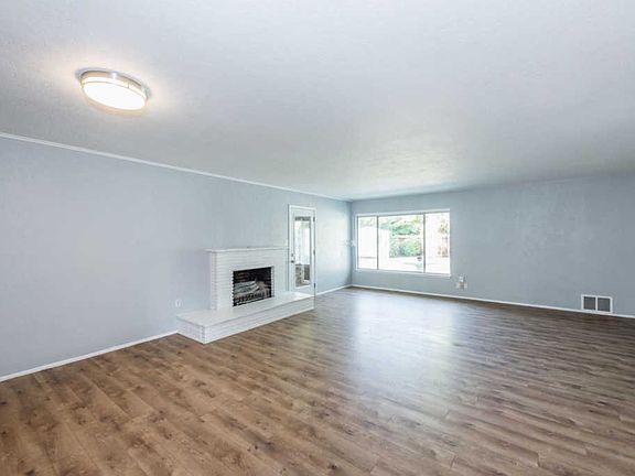 3rd image of 5587 N Maroa Ave