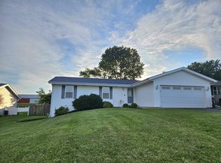 10240 Fawn Prairie Dr, Roscoe, IL 61073