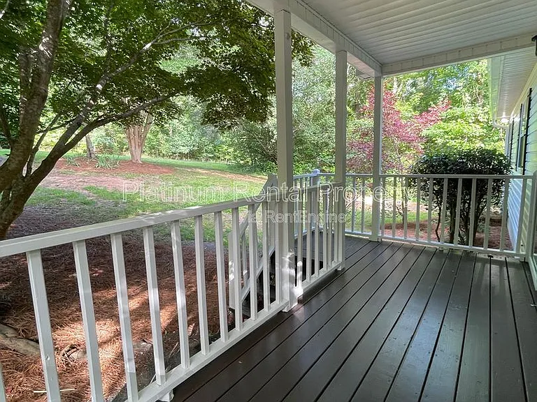 268 Jennifer Ct — Photo 2