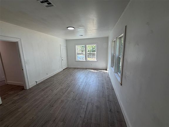 4th image of 1107 Bluff View Dr