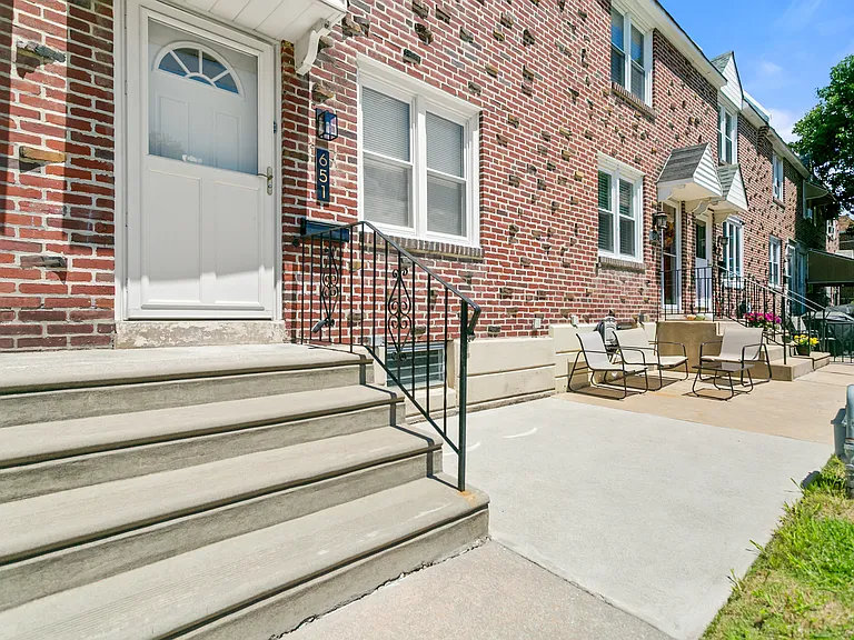 651 Magnolia Ave — Photo 3