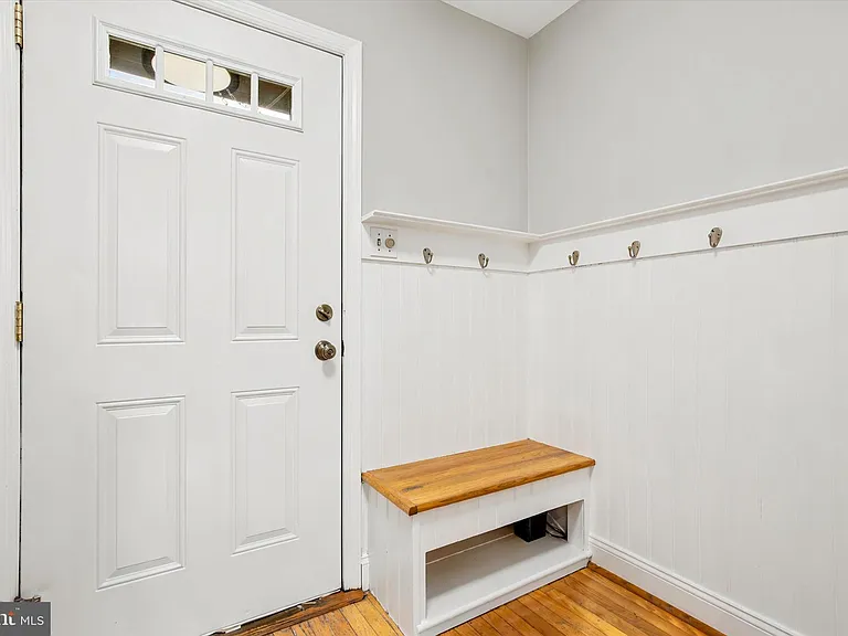 804 Bismark Way — Photo 5