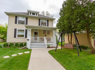 218 Peyton St, Geneva, IL 60134
