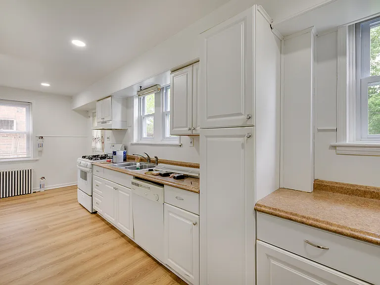 429 Manor Ave — Photo 11