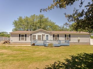 849 E Pearl St, Staunton, IL 62088