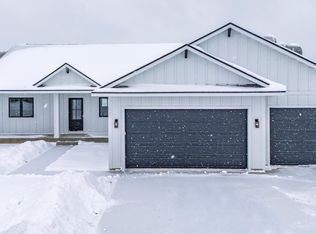 1660 Squirrel Way, New Richmond, WI 54017