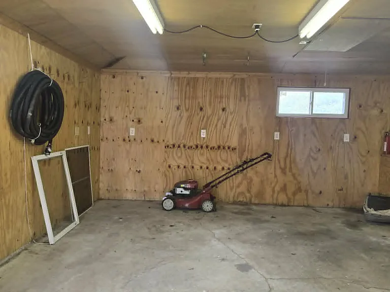 1146 Redwood Ln — Photo 25