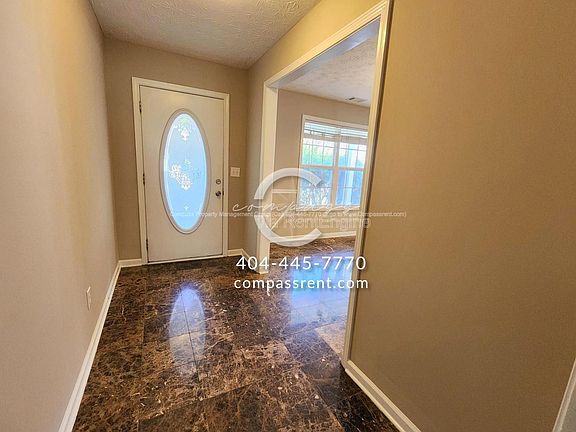 4th image of 428 Shadowbrooke Cir SW