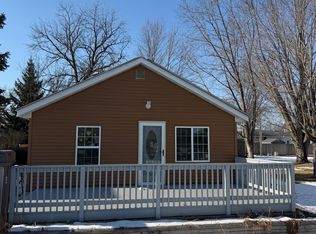 820 S 6th St, Lake City, MN 55041