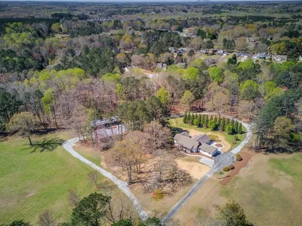 4969 Donald Dr, Loganville, GA 30052