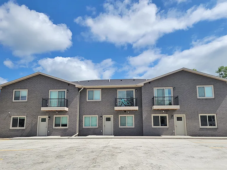 629 11th Avenue Apartments — Photo 1