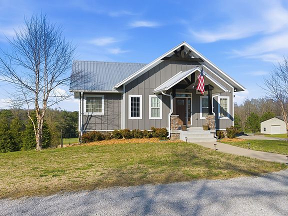 3rd image of 4041 Liverworth Rd