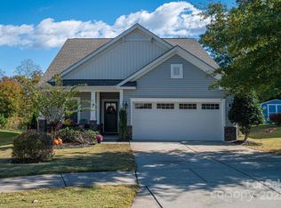 5128 Meadow Woods Dr, Lowell, NC 28098