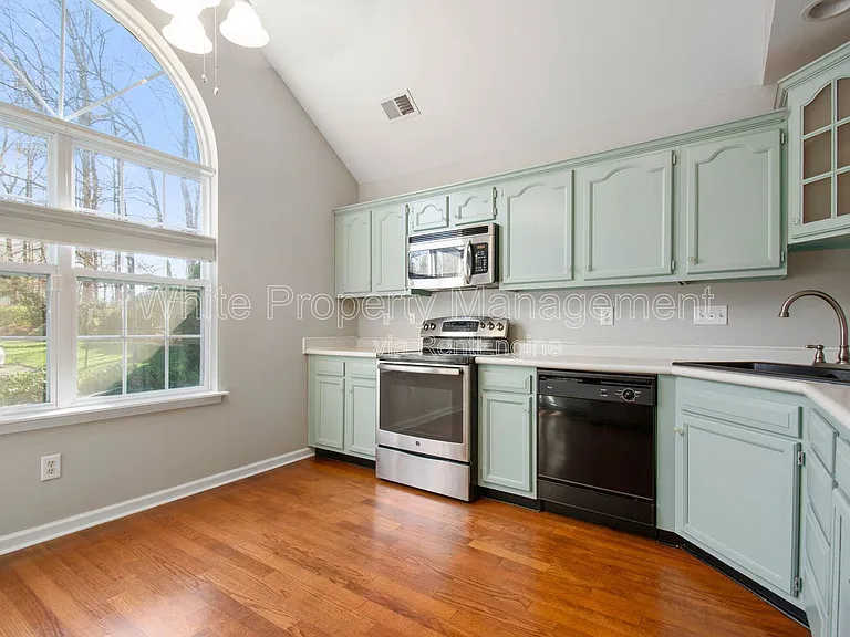 8401 Southgate Commons Dr — Photo 6