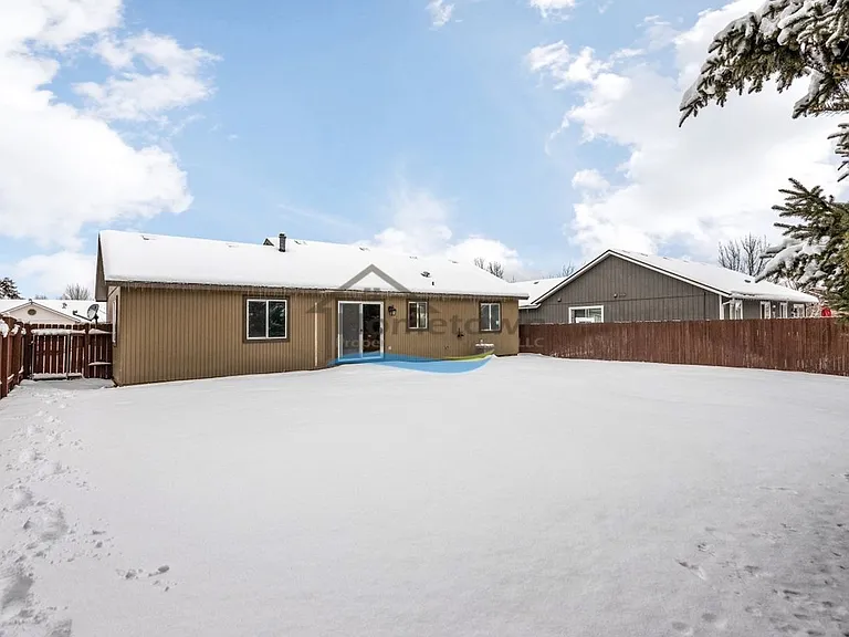 880 N Tucson St — Photo 24