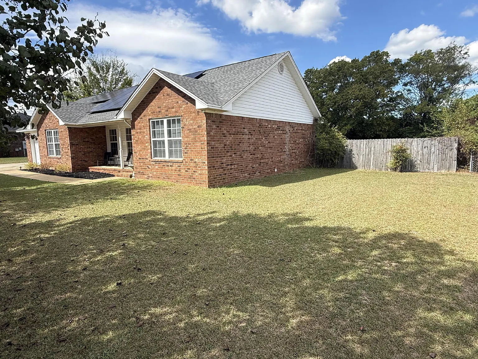 3 bed, 2.0 bath, 1455 sqft, $1,700 — Photo 3