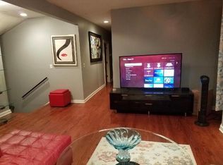 7250 N Rogers Ave #1, Chicago, IL 60645