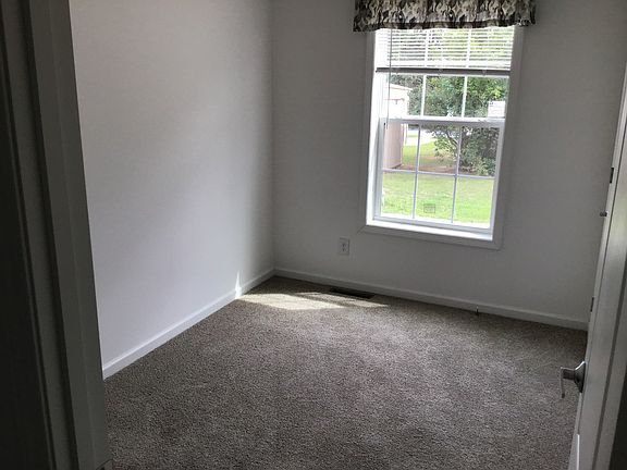 5th image of 2 Willow Dr #299