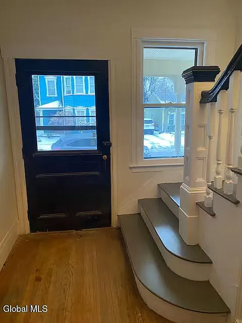 4 bed, 2.5 bath, 2088 sqft, $4,000 — Photo 2